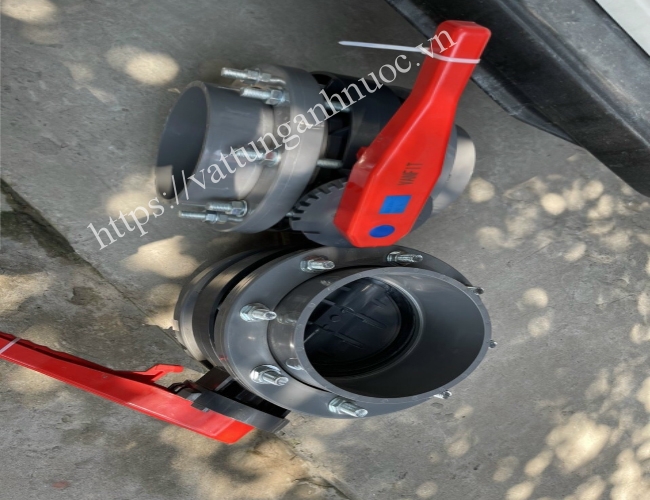 van-buom-nhua-tay-gat-kem-mat-bich